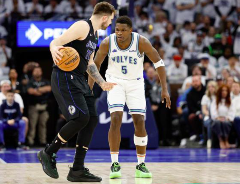 足球承载的 足球承载的